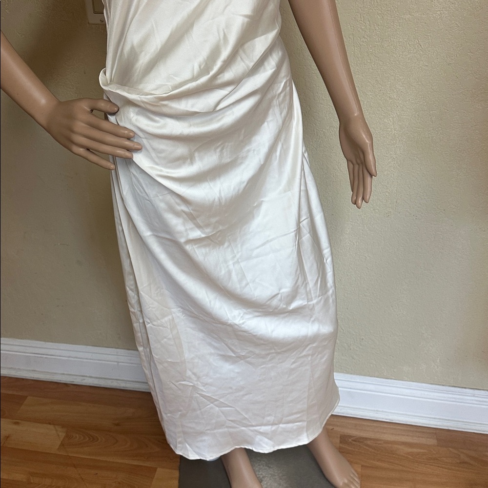 Petal & Pup NWT ivory One-Shoulder Satin midi Dress size 10 - Picture 4 of 6